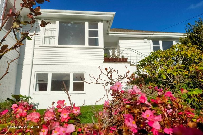 Photo of property in 5 Larsen Crescent, Tawa, Wellington, 5028