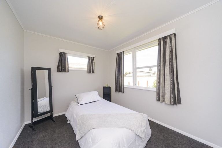 Photo of property in 43 Sutherland Crescent, Westbrook, Palmerston North, 4412