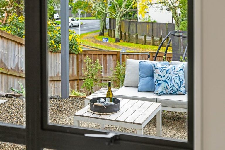 Photo of property in 6/42 Fields Parade, Oteha, Auckland, 0632