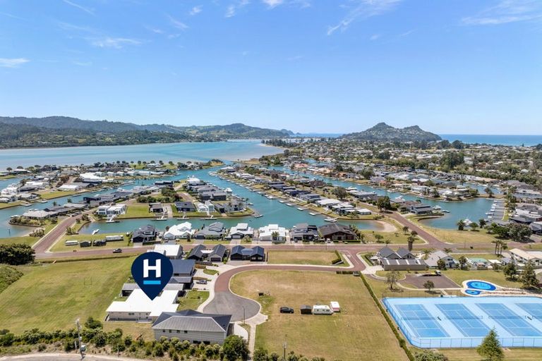 Photo of property in 16 Ian Hopper Way, Pauanui, 3579