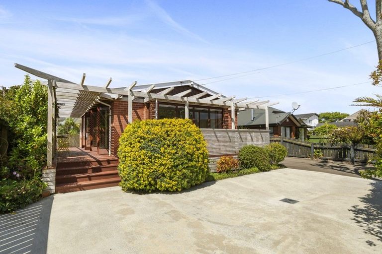 Photo of property in 1a Colin Grove, Hutt Central, Lower Hutt, 5010
