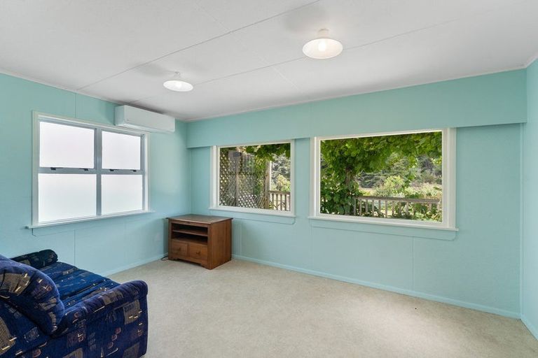Photo of property in 28 Drake Street, Waikawa Beach, Levin, 5573