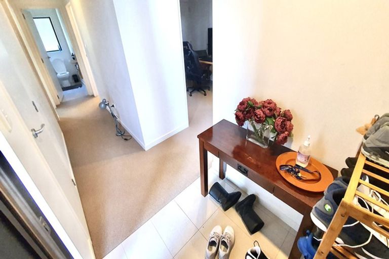 Photo of property in 35 Trotting Terrace, Fairview Heights, Auckland, 0632