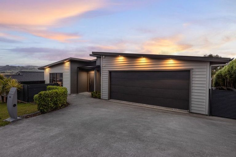 Photo of property in 154 Endeavour Drive, Whitby, Porirua, 5024