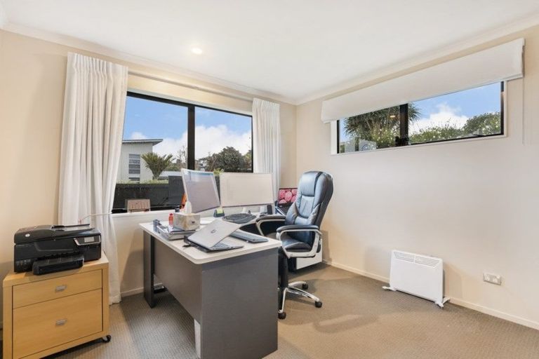 Photo of property in 2 Ellivani Rise, Pukekohe, 2120