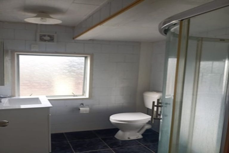 Photo of property in 37 Awaruku Road, Torbay, Auckland, 0630