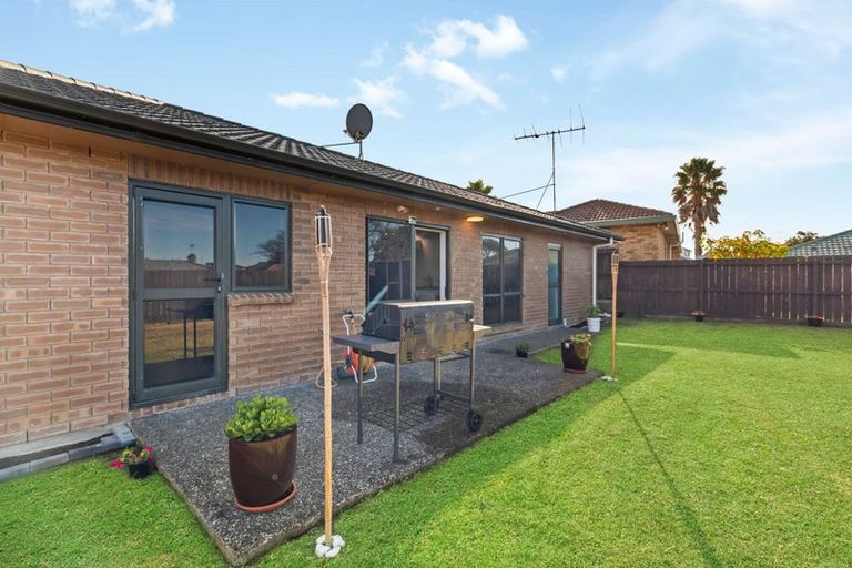 Photo of property in 8 Samara Place, Clendon Park, Auckland, 2103