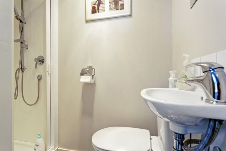 Photo of property in 40a Clare Street, Cambridge, 3434