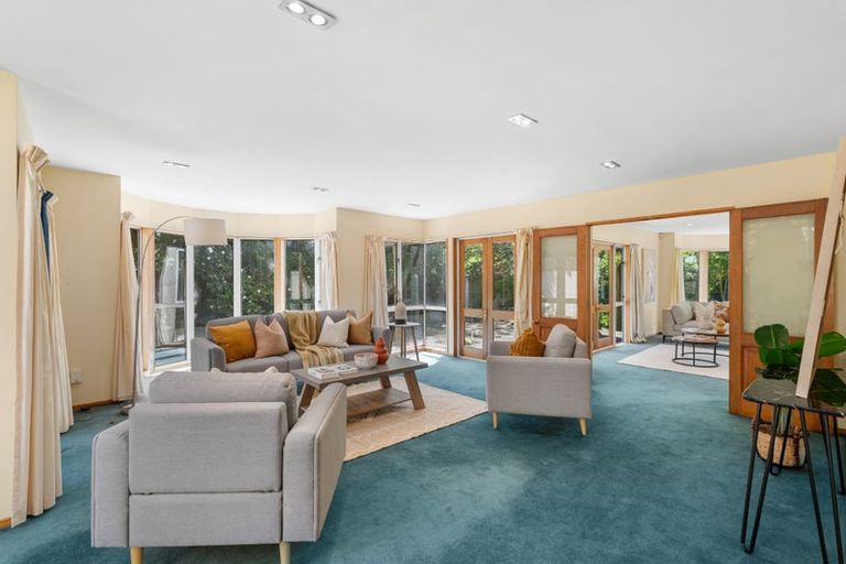 Photo of property in 11 Brockhall Lane, Avonhead, Christchurch, 8042