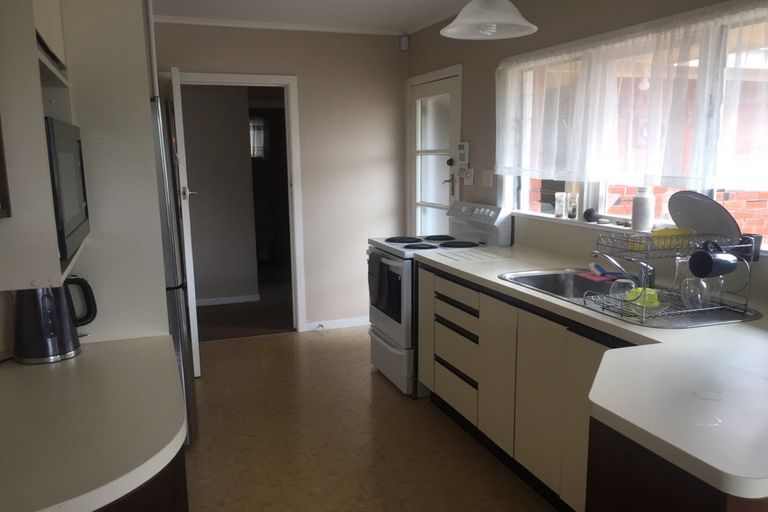 Photo of property in 5 Clayton Road, Manurewa, Auckland, 2102