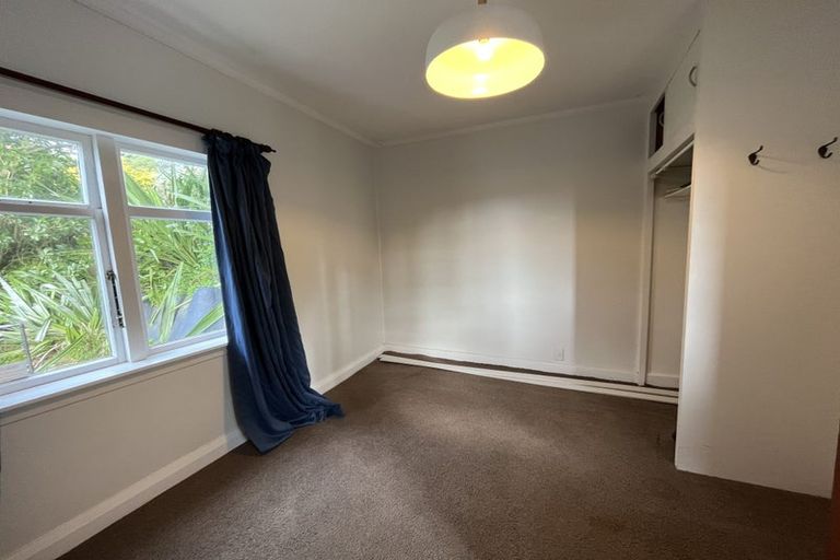 Photo of property in 94 Sutherland Road, Melrose, Wellington, 6023