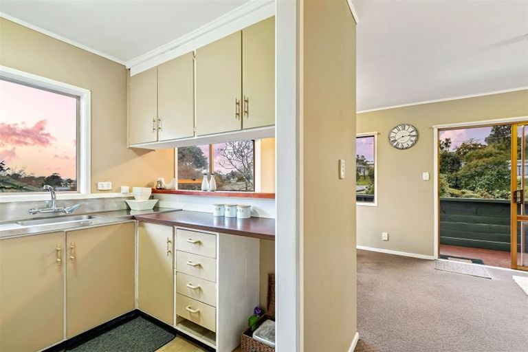Photo of property in 1/10 Sunnyside Road, Sunnyvale, Auckland, 0612