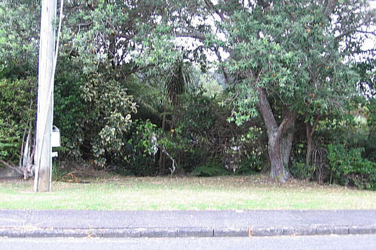 Photo of property in 22 Harrybrook Road, Green Bay, Auckland, 0604