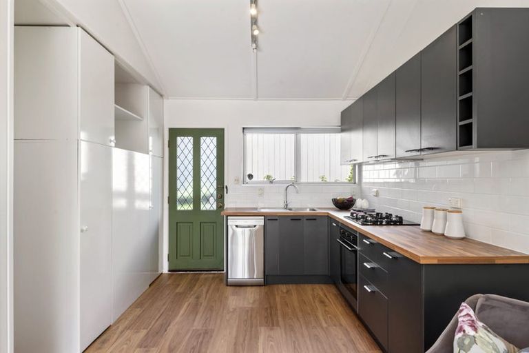 Photo of property in 2/24 Hastings Parade, Devonport, Auckland, 0624