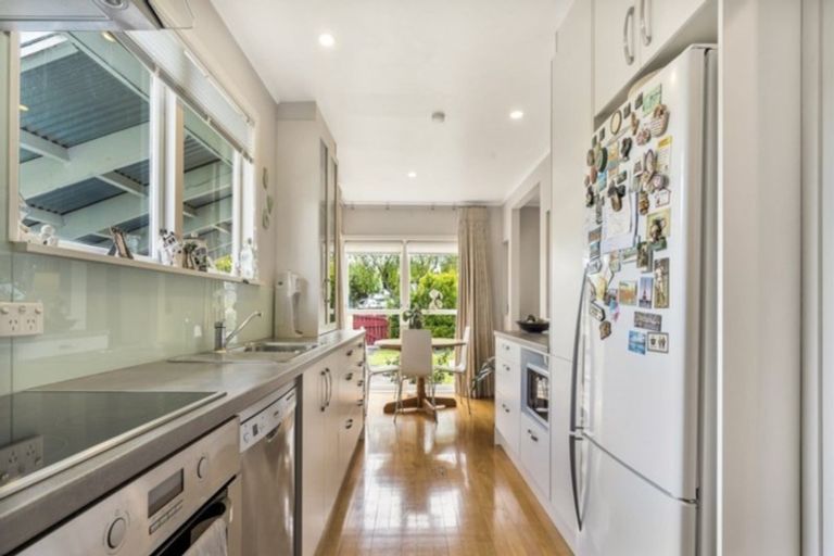 Photo of property in 88 Ennis Avenue, Pakuranga Heights, Auckland, 2010