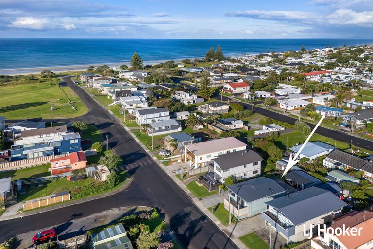 Photo of property in 17 Brighton Road, Waihi Beach, 3611
