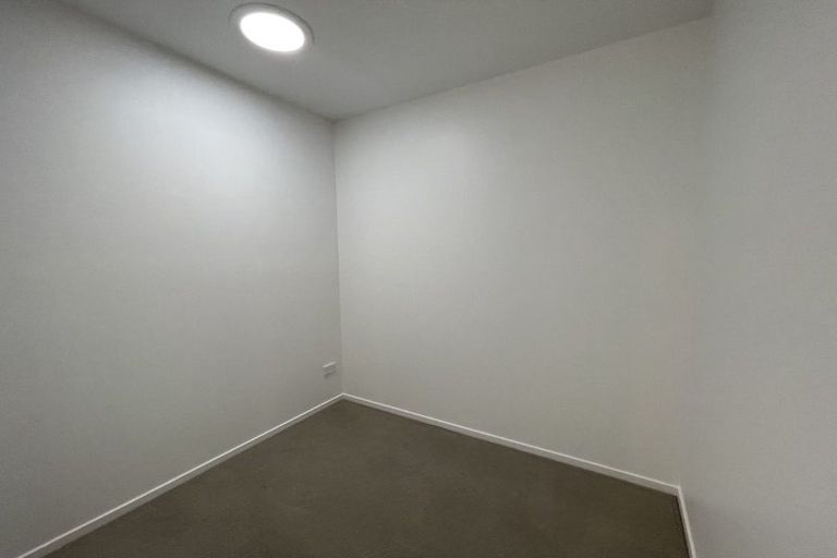 Photo of property in 8 Rauemi Way, Te Atatu South, Auckland, 0610