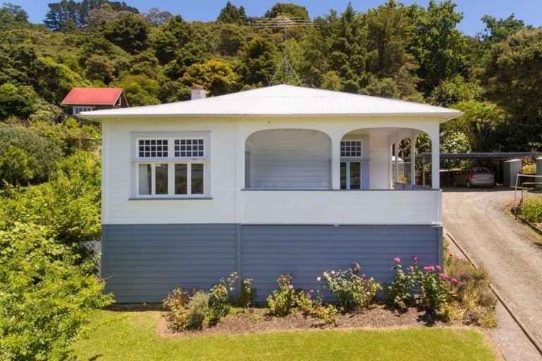 Photo of property in 13 Old Beach Road, Kohukohu, 0491