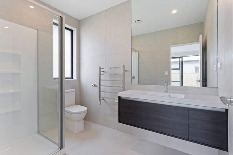 Photo of property in 13 Onekura Street, Red Beach, 0932