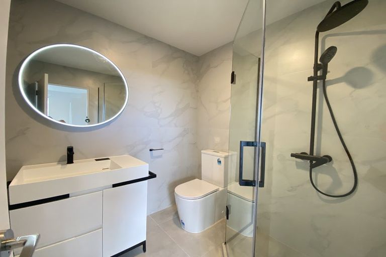 Photo of property in 57d Edmonton Road, Henderson, Auckland, 0612