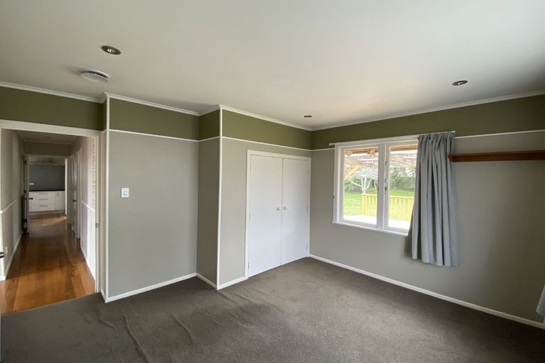 Photo of property in 1 Royal View Road, Te Atatu South, Auckland, 0610