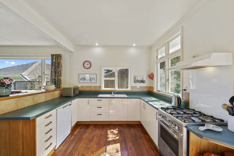 Photo of property in 56 Tio Tio Road, Miramar, Wellington, 6022