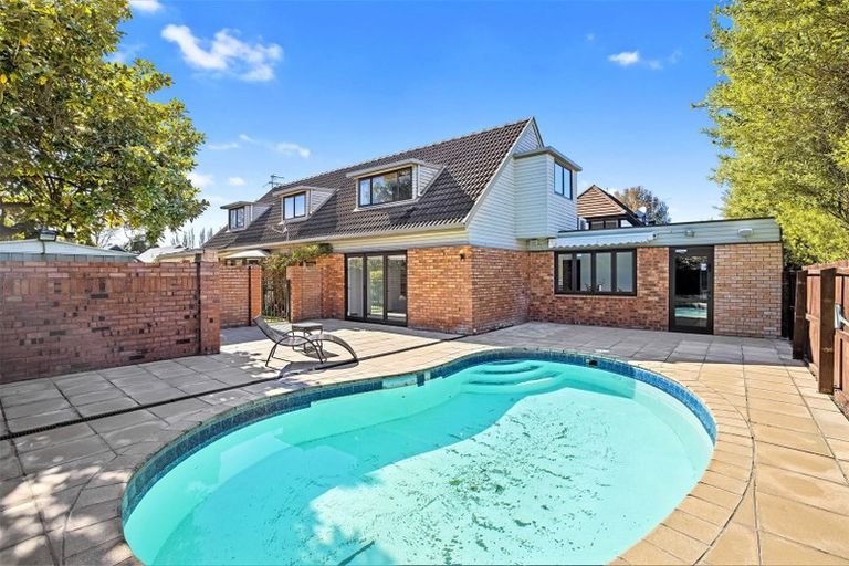 Photo of property in 15 Thurlestone Place, Burnside, Christchurch, 8053