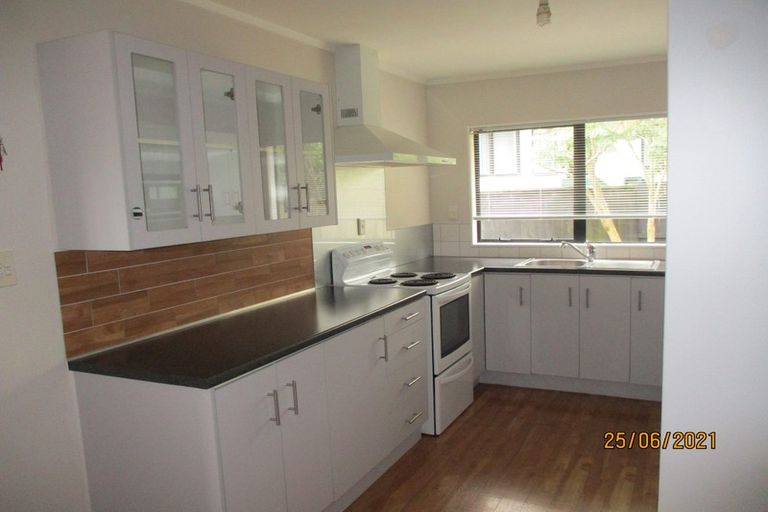 Photo of property in 2/28 De Quincey Terrace, Highland Park, Auckland, 2010