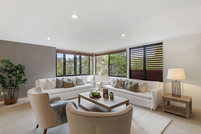 Photo of property in 2/71 Pupuke Road, Northcote, Auckland, 0627