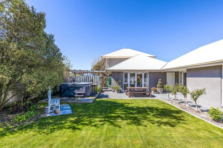 Photo of property in 10 Mcmahon Drive, Aidanfield, Christchurch, 8025