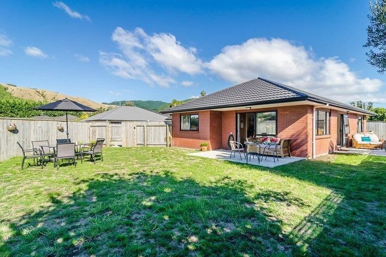 Photo of property in 8 Georgia Grove, Paraparaumu, 5032