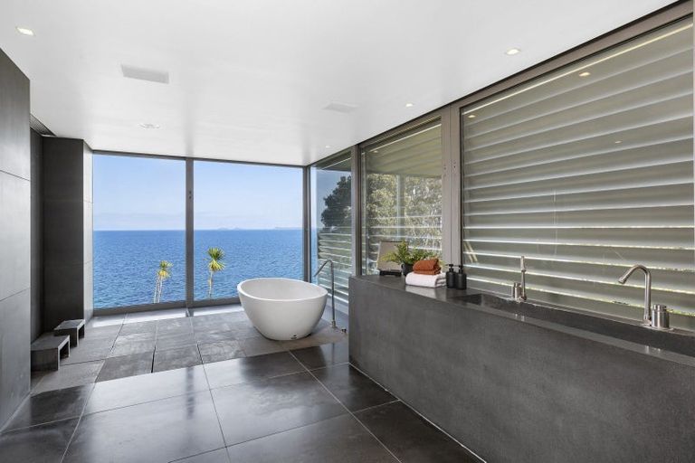 Photo of property in 76 Cliff Road, Torbay, Auckland, 0630