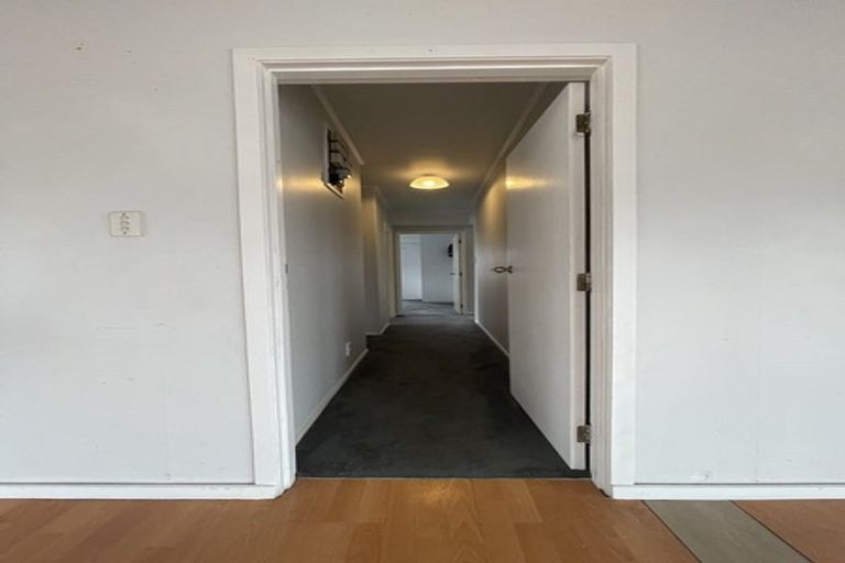 Photo of property in 226 Henderson Valley Road, Henderson, Auckland, 0612