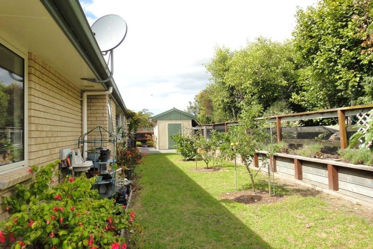 Photo of property in 4 Wai Place, One Tree Point, 0118