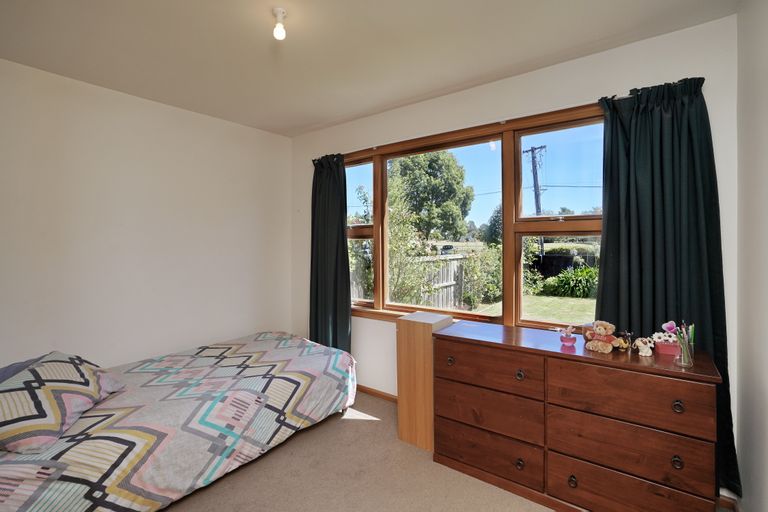 Photo of property in 80 Avonhead Road, Avonhead, Christchurch, 8042