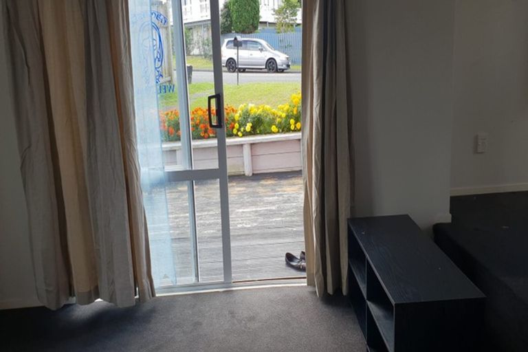 Photo of property in 33 Addison Drive, Glendene, Auckland, 0602