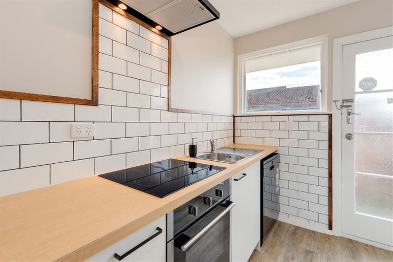 Photo of property in 2/12 North Avon Road, Richmond, Christchurch, 8013