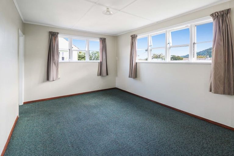 Photo of property in 10/8 Compton Crescent, Taita, Lower Hutt, 5011