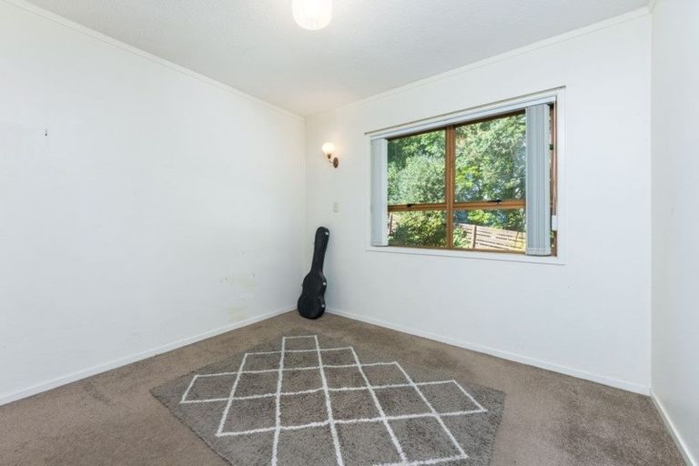 Photo of property in 2/10 Coroglen Avenue, Birkenhead, Auckland, 0626