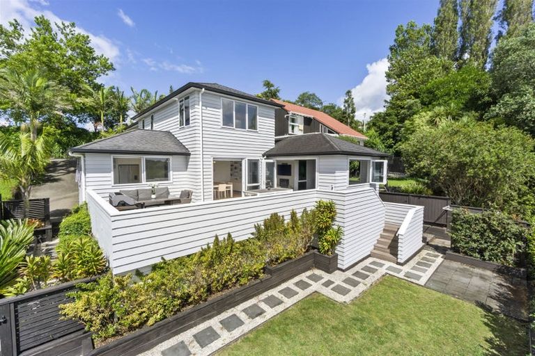 Photo of property in 68 Exmouth Road, Northcote, Auckland, 0627