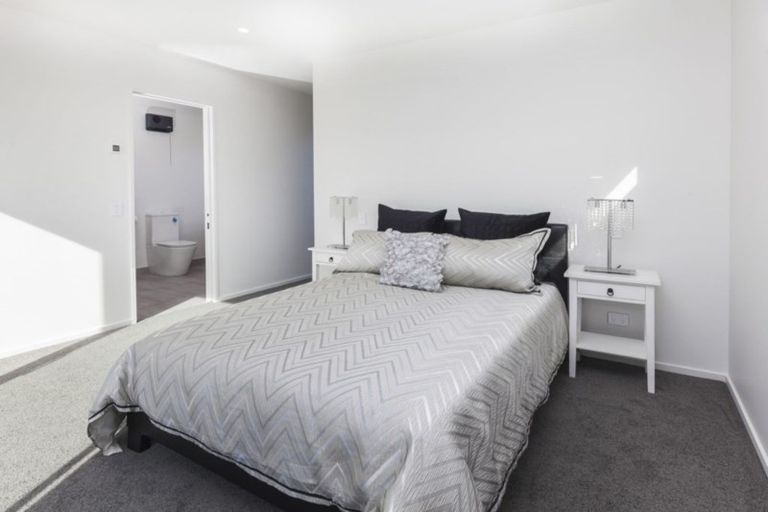 Photo of property in 94 Sarabande Avenue, Redwood, Christchurch, 8051