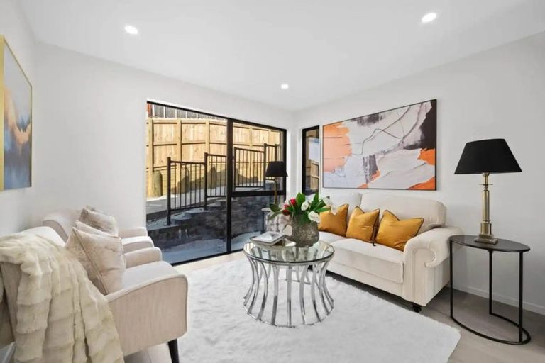 Photo of property in 7b Maroubra Place, Botany Downs, Auckland, 2010