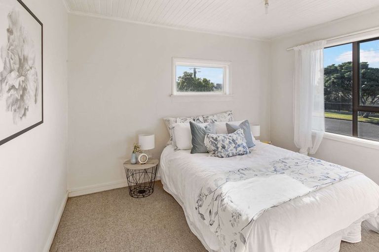 Photo of property in 1 Manuka Street, Castlecliff, Whanganui, 4501