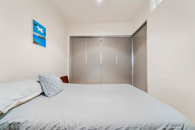 Photo of property in Stadium Garden Flats, 313/107 Thorndon Quay, Pipitea, Wellington, 6011