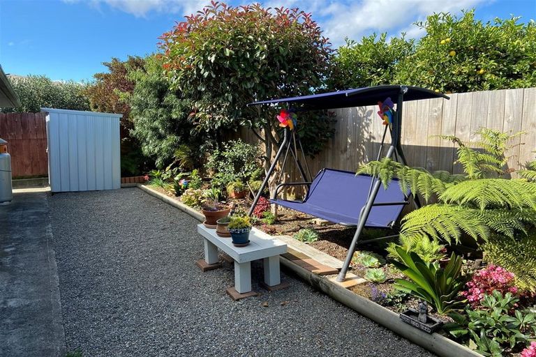 Photo of property in 2 Meadowvale Drive, Levin, 5510