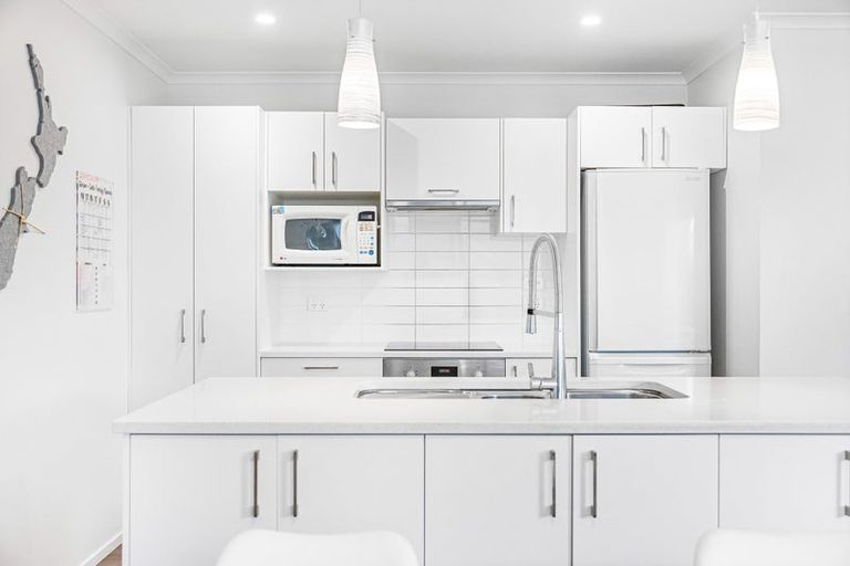 Photo of property in 19 Karauria Lane, Orewa, 0931