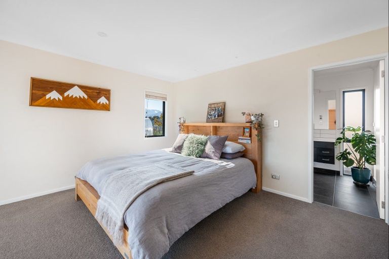 Photo of property in 59 Minaret Ridge, Wanaka, 9305