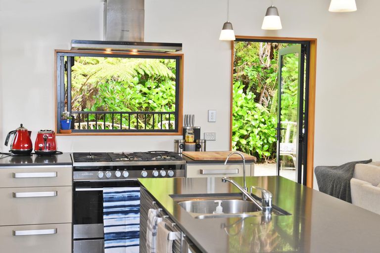 Photo of property in 11 Ferndale Drive, Snells Beach, 0920