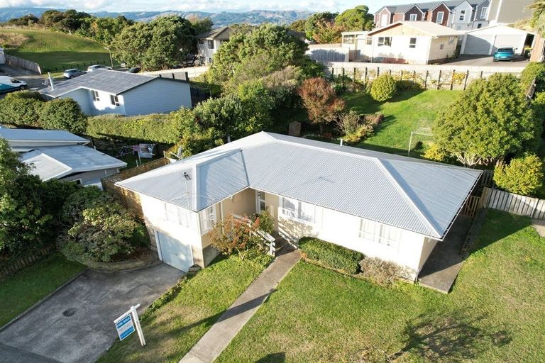 Photo of property in 3 Cleat Street, Whitby, Porirua, 5024