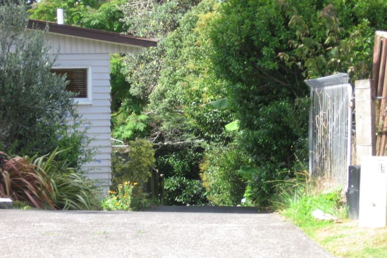 Photo of property in 2/91 Fairclough Road, Beach Haven, Auckland, 0626